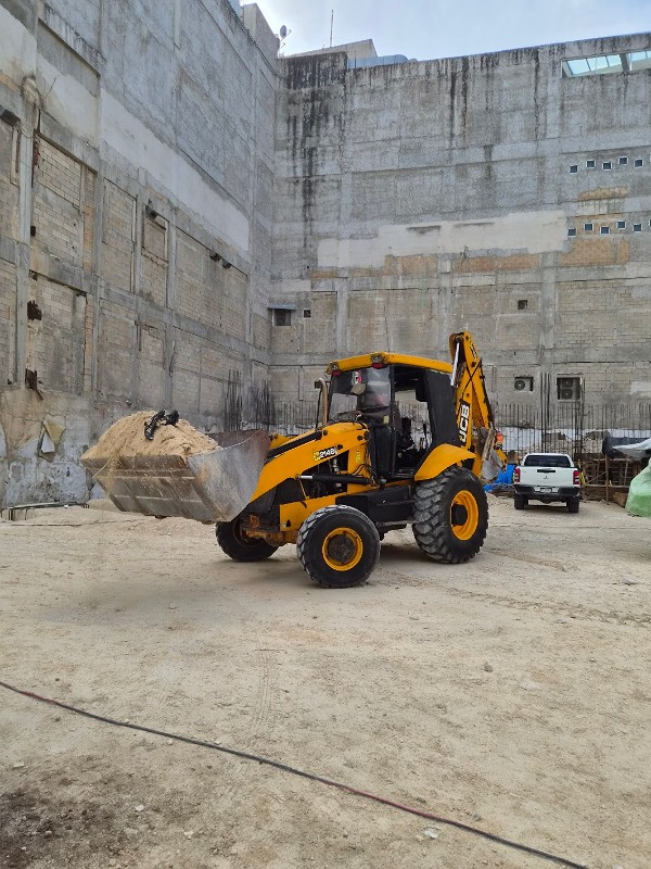Retroexcavadora JCB 214e